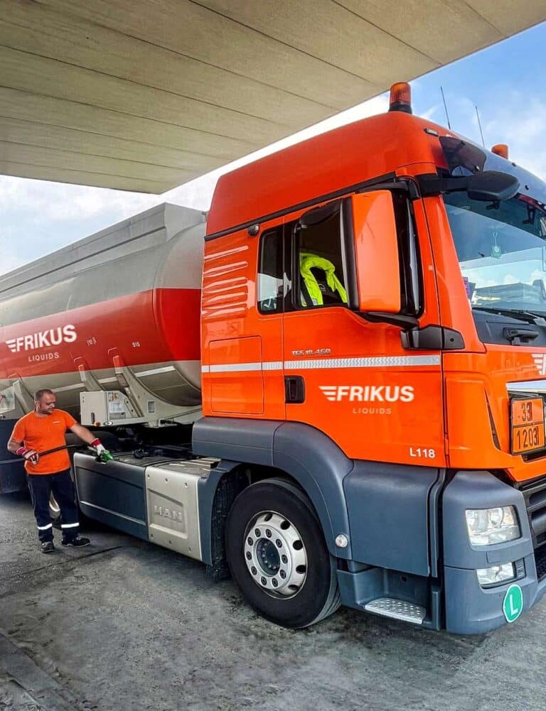 FRIKUS setzt auf HVO100-Diesel Betankung bei Lkw-Flotte